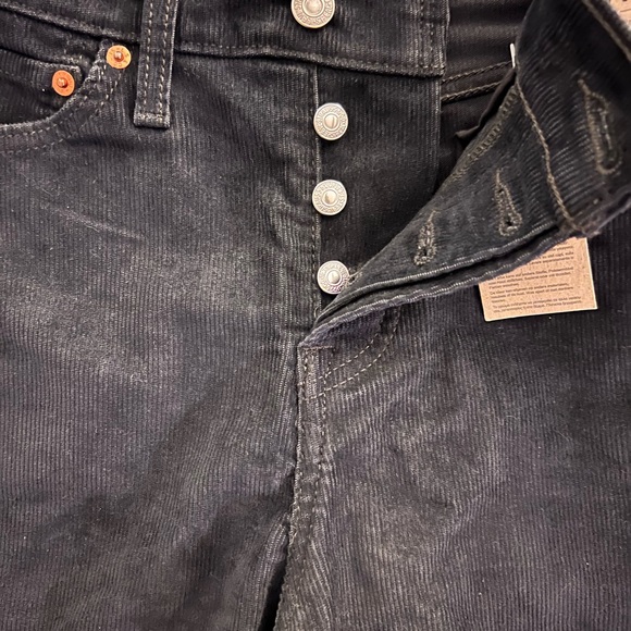 Levi's Women's Wedgie Straight Jeans Caviar-Corduroy, Size Regular 25 x 28 - Picture 4 of 6